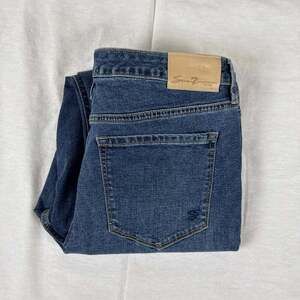 Seven7 Women's High Rise Slim Straight Jeans Birch Denim in Medium Wash